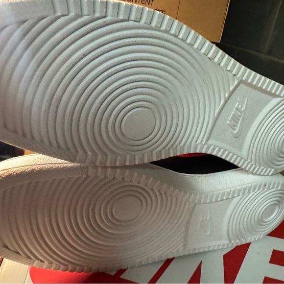 Nike Men's Black and Red Sneakers - Picture 4 of 8